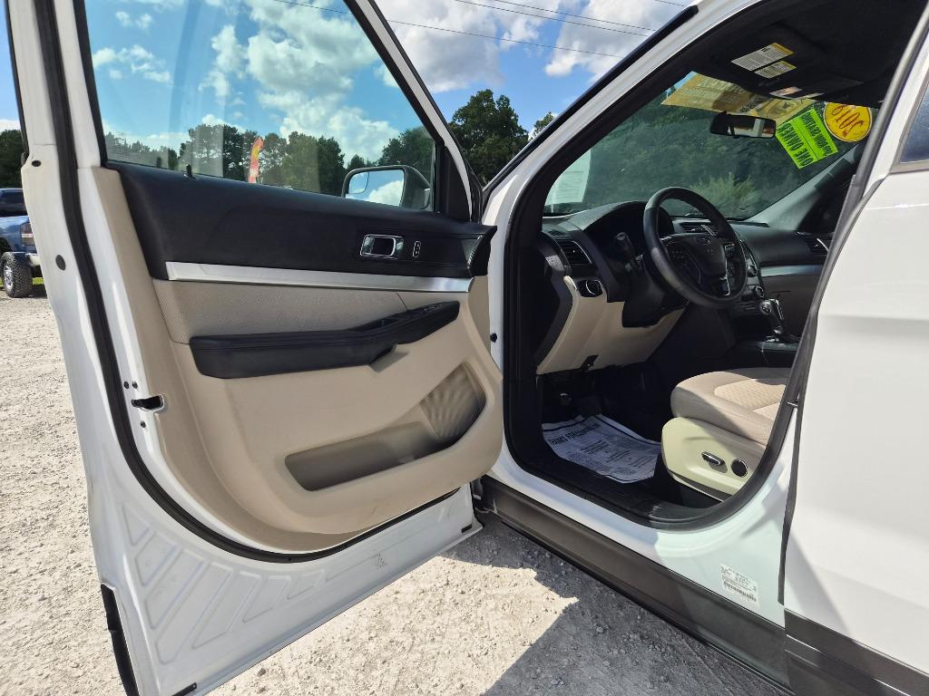 2017 Ford Explorer - $13,220