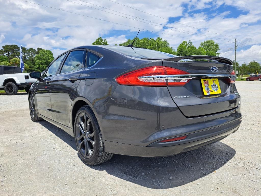 2018 Ford Fusion SE photo