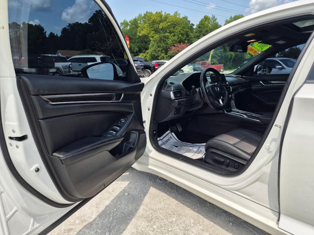 2019 Honda Accord - $17,900
