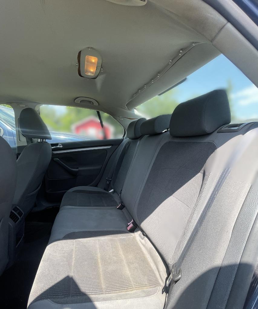 2009 Volkswagen Jetta - $3,995