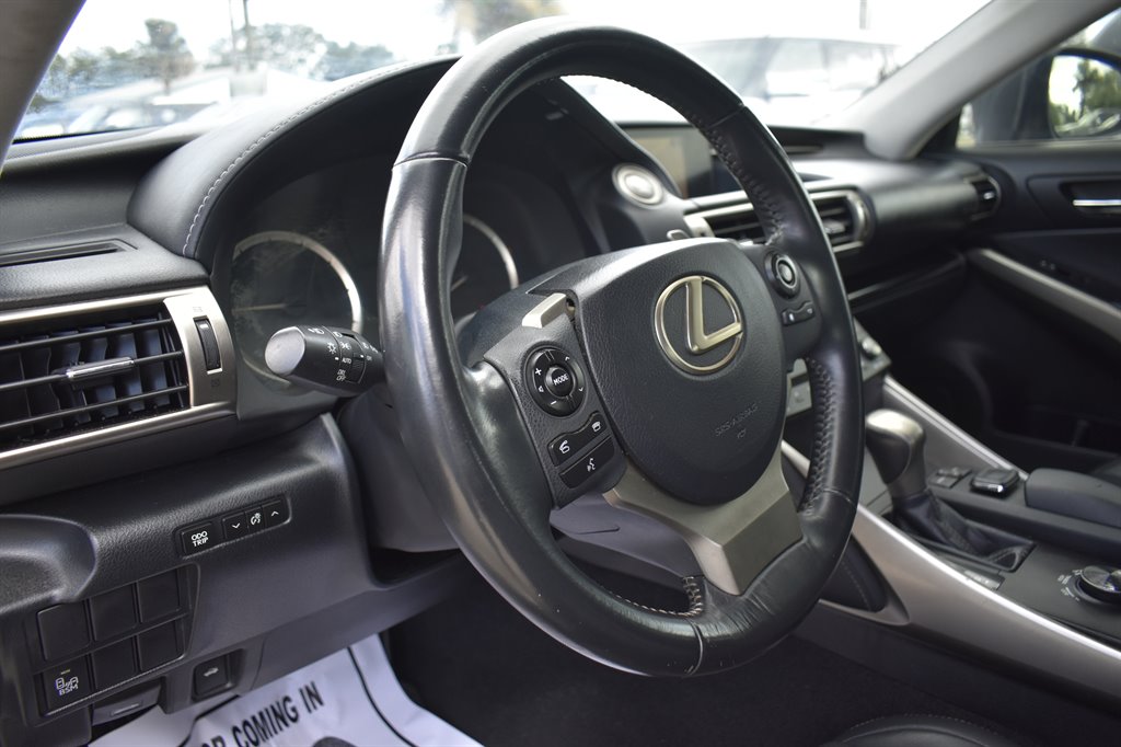 2015 Lexus IS 250 photo