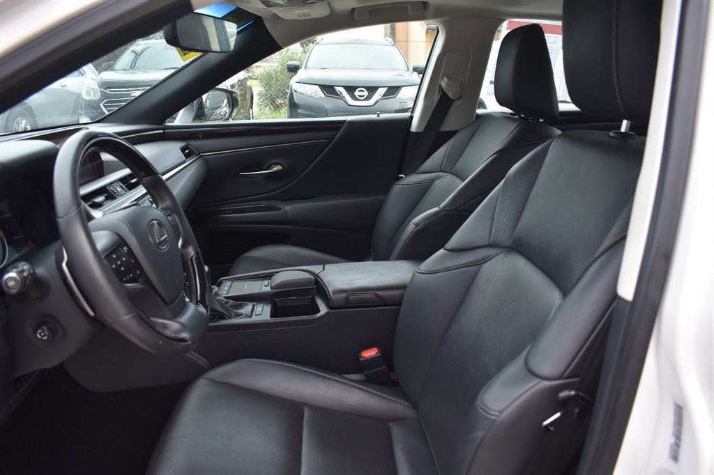 2019 Lexus ES - $23,995