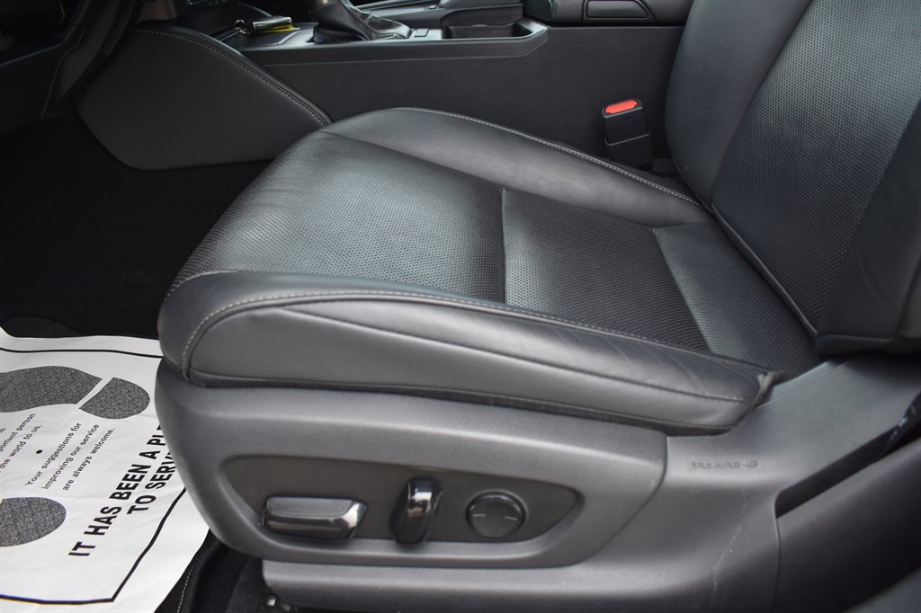 2019 Lexus ES - $23,995