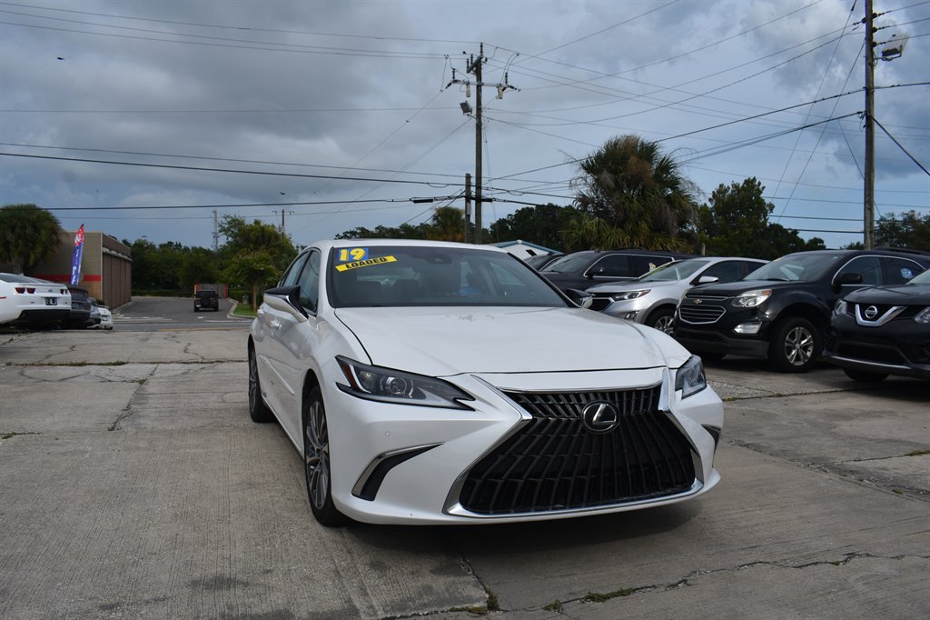 2019 Lexus ES - $23,995