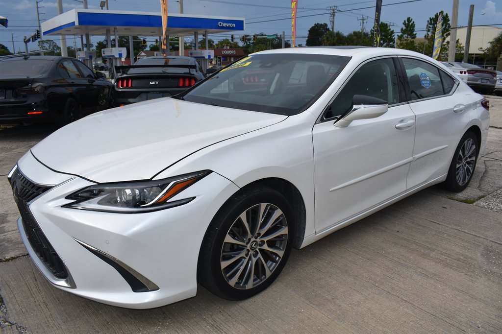 2019 Lexus ES - $23,995