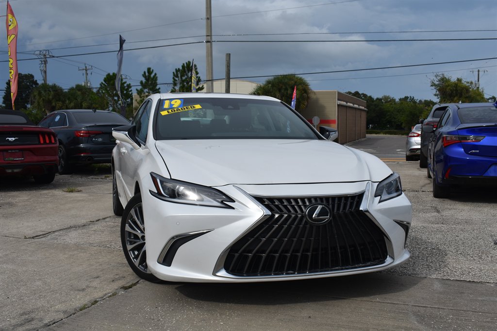 2019 Lexus ES - $23,995