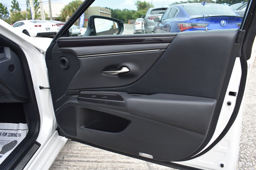 2019 Lexus ES - $23,995