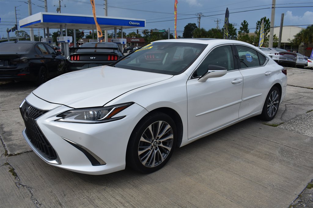 2019 Lexus ES - $23,995