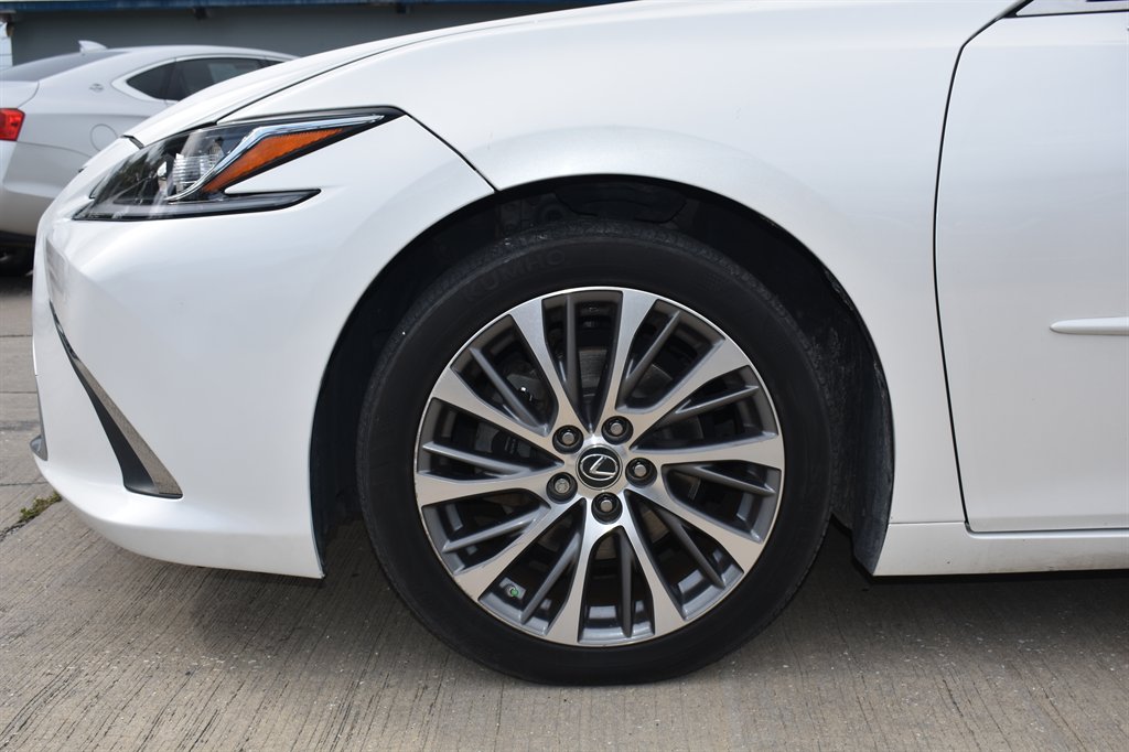 2019 Lexus ES - $23,995