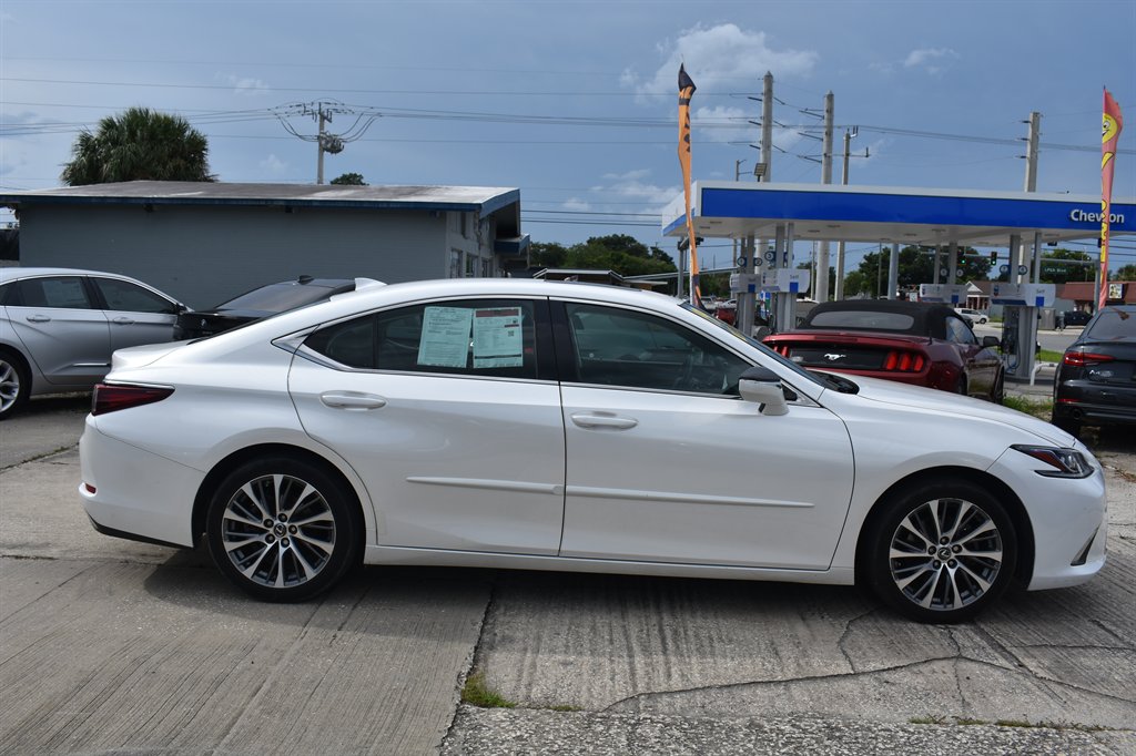 2019 Lexus ES - $23,995