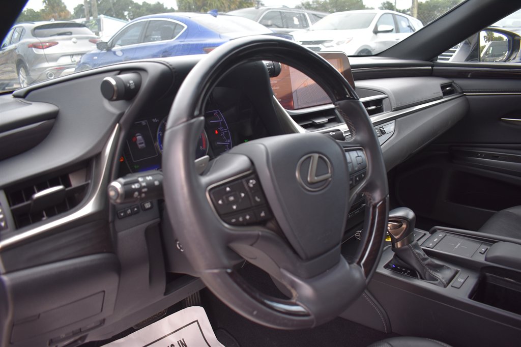 2019 Lexus ES - $23,995
