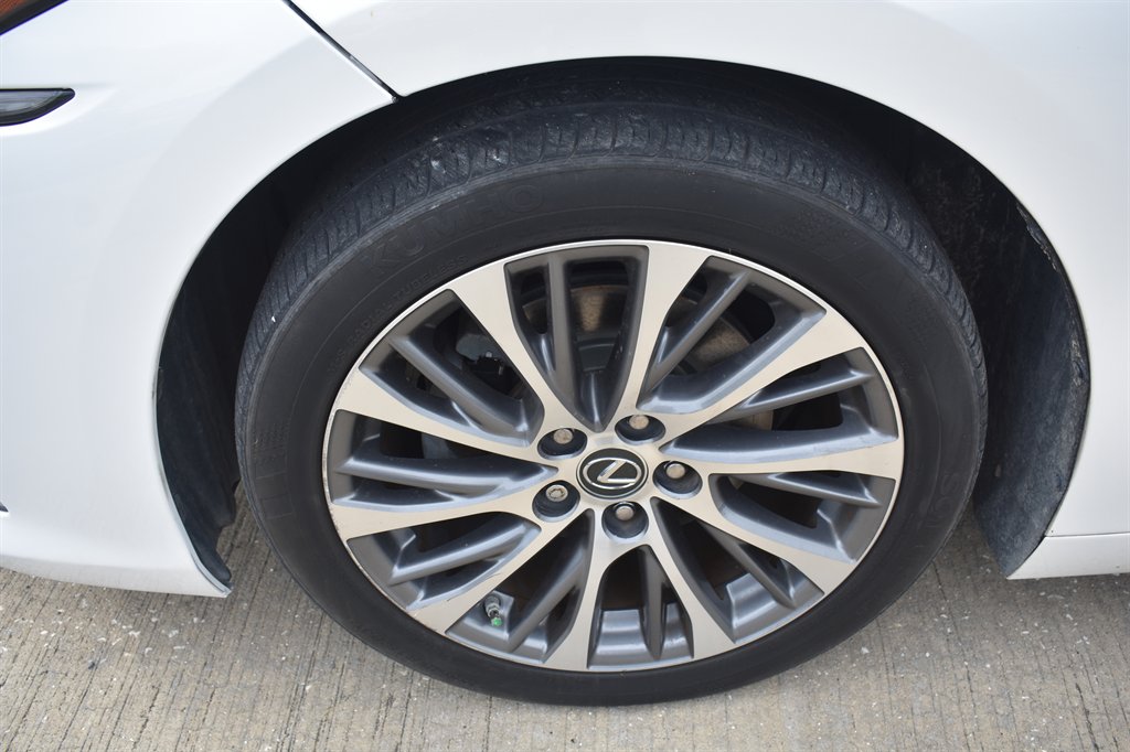 2019 Lexus ES - $23,995