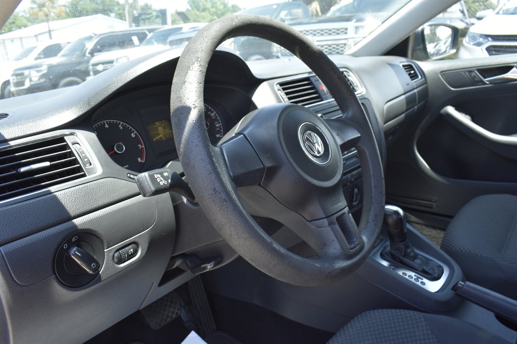 2013 Volkswagen Jetta - $6,999
