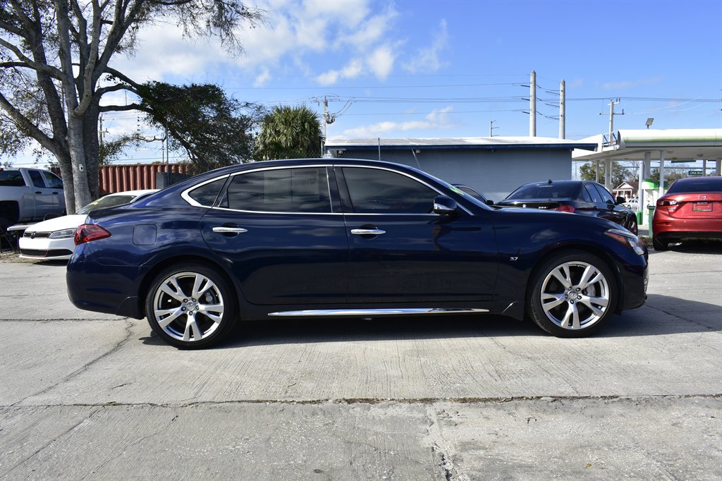 2017 Infiniti Q70L 3.7 photo