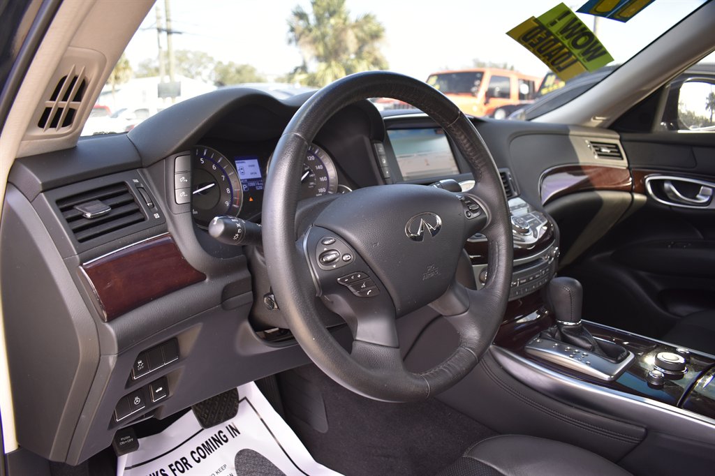 2017 Infiniti Q70L 3.7 photo