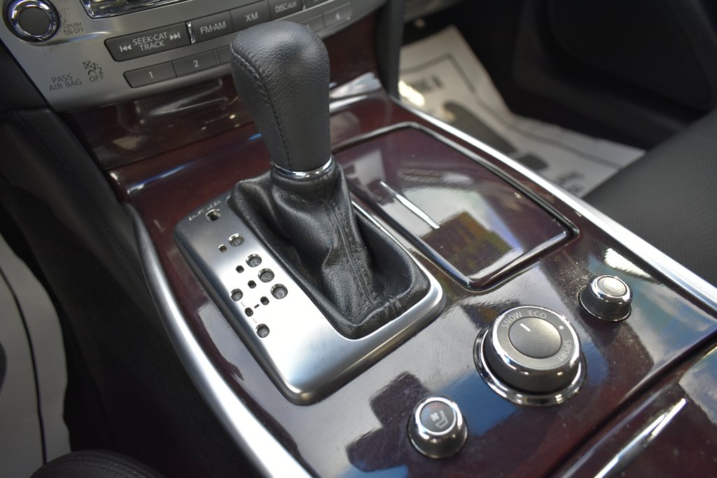 2017 Infiniti Q70L 3.7 photo