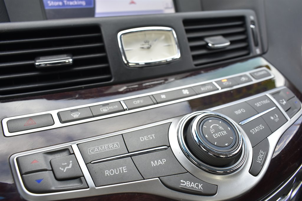 2017 Infiniti Q70L 3.7 photo