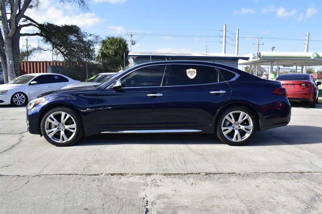 2017 Infiniti Q70L 3.7 photo