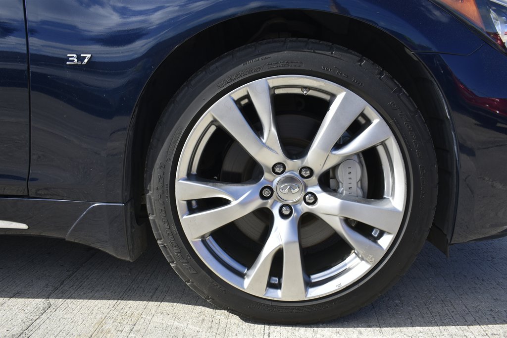 2017 Infiniti Q70L 3.7 photo