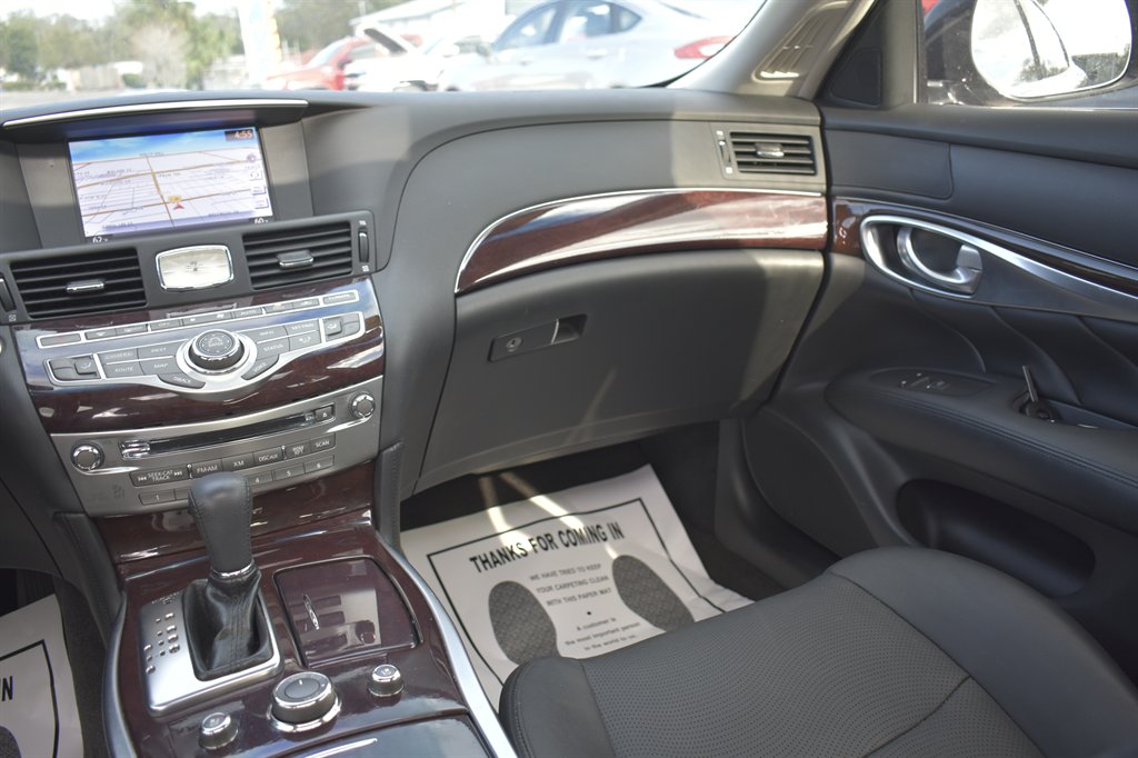 2017 Infiniti Q70L 3.7 photo