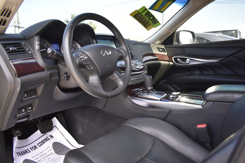 2017 Infiniti Q70L 3.7 photo