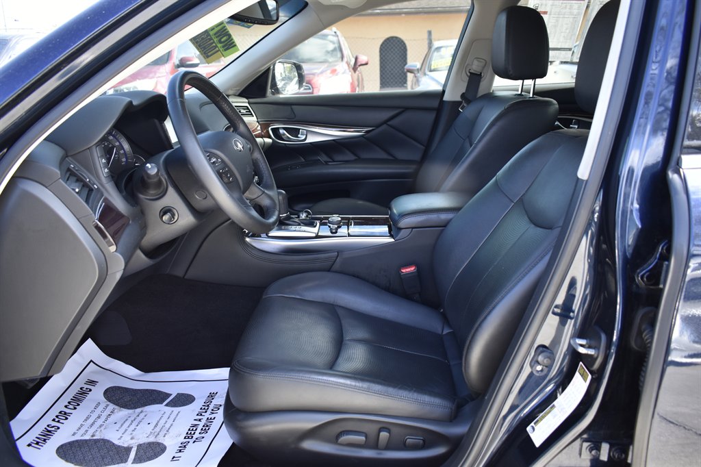 2017 Infiniti Q70L 3.7 photo