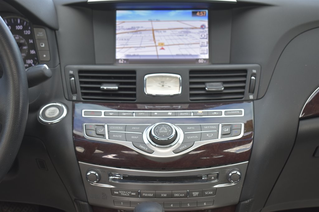 2017 Infiniti Q70L 3.7 photo