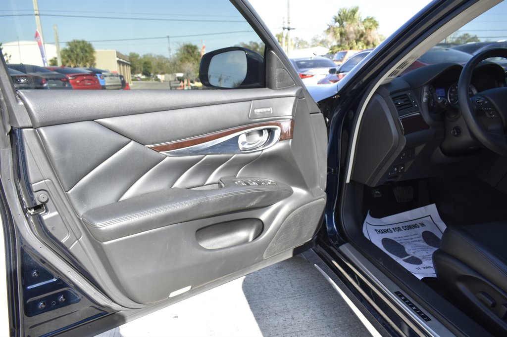 2017 Infiniti Q70L 3.7 photo