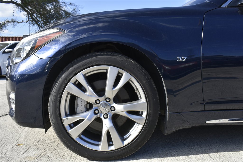 2017 Infiniti Q70L 3.7 photo