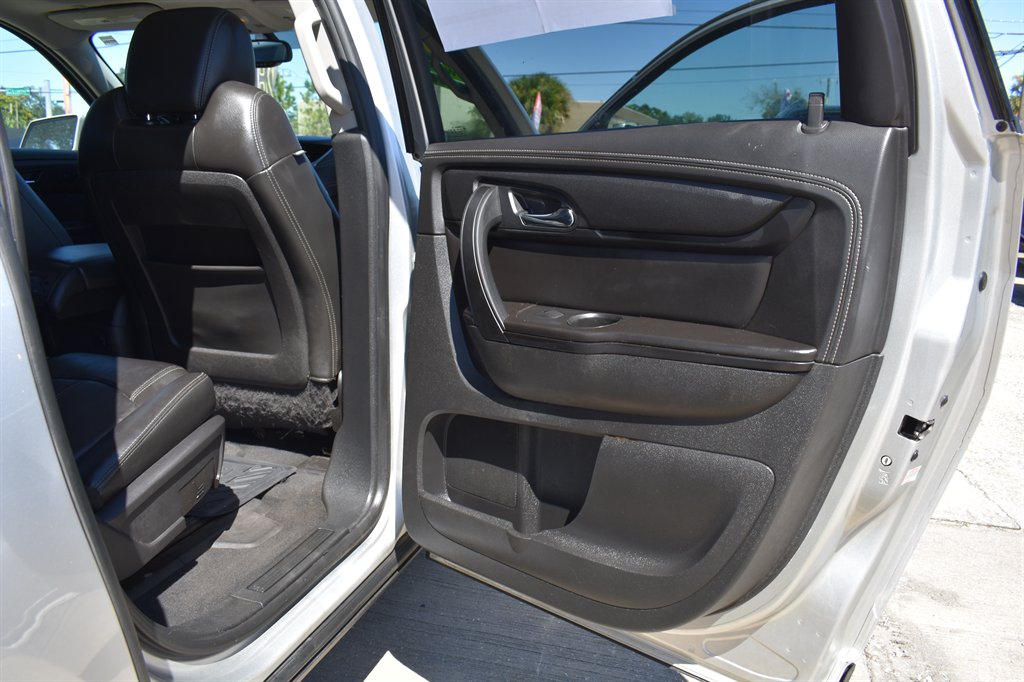 2017 Chevrolet Traverse - $10,995