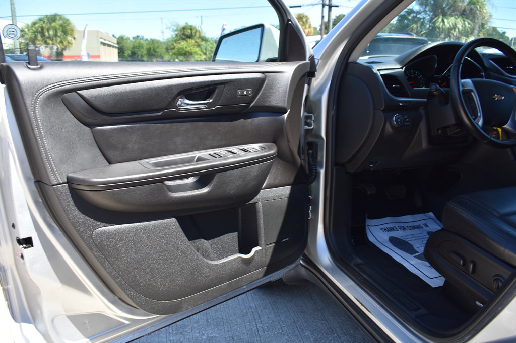 2017 Chevrolet Traverse - $10,995