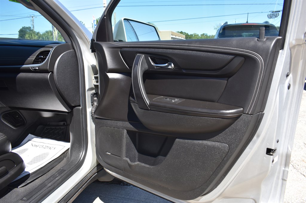 2017 Chevrolet Traverse - $10,995