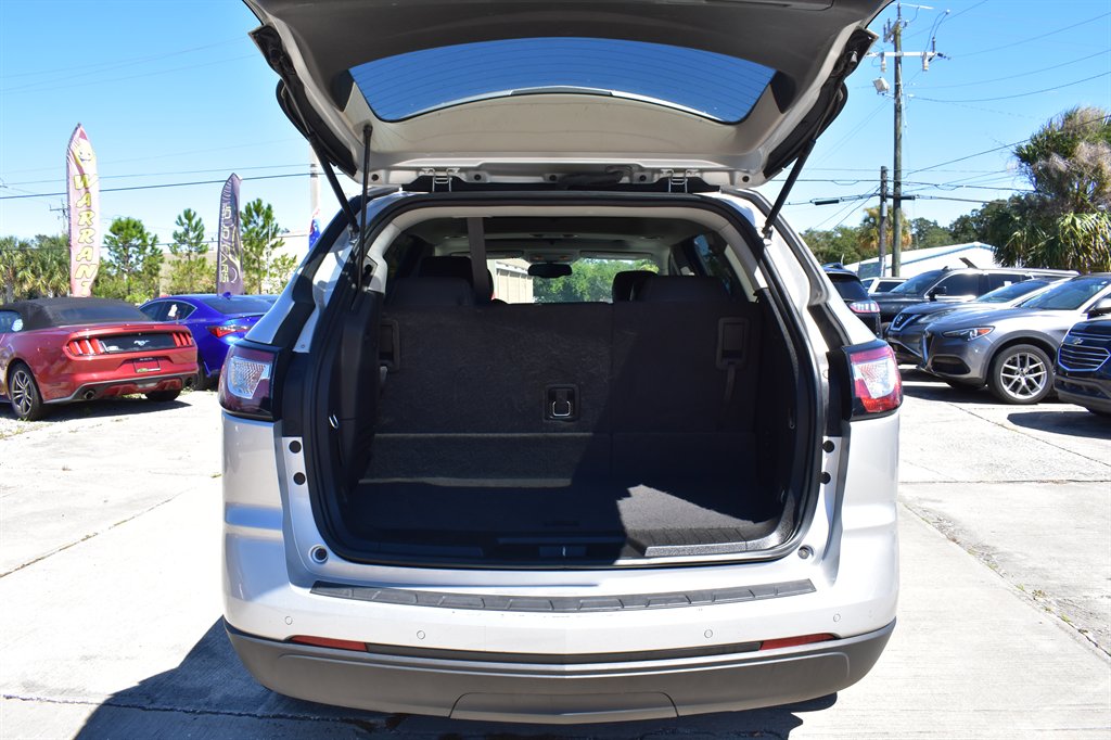 2017 Chevrolet Traverse - $10,995