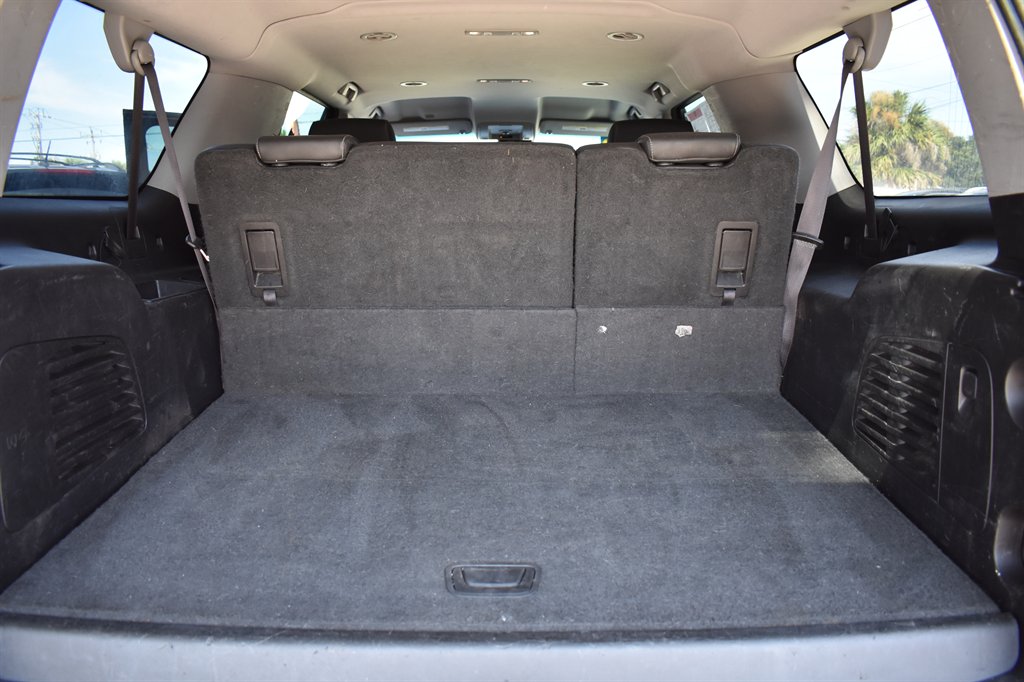 2015 Chevrolet Suburban - $17,495