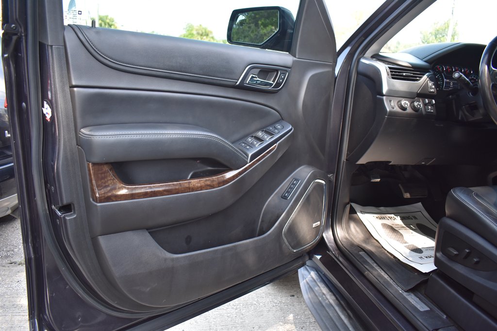 2015 Chevrolet Suburban - $17,495
