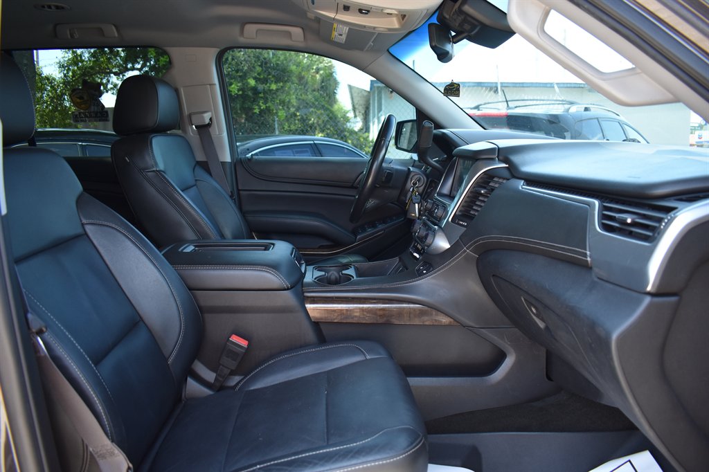 2015 Chevrolet Suburban - $17,495