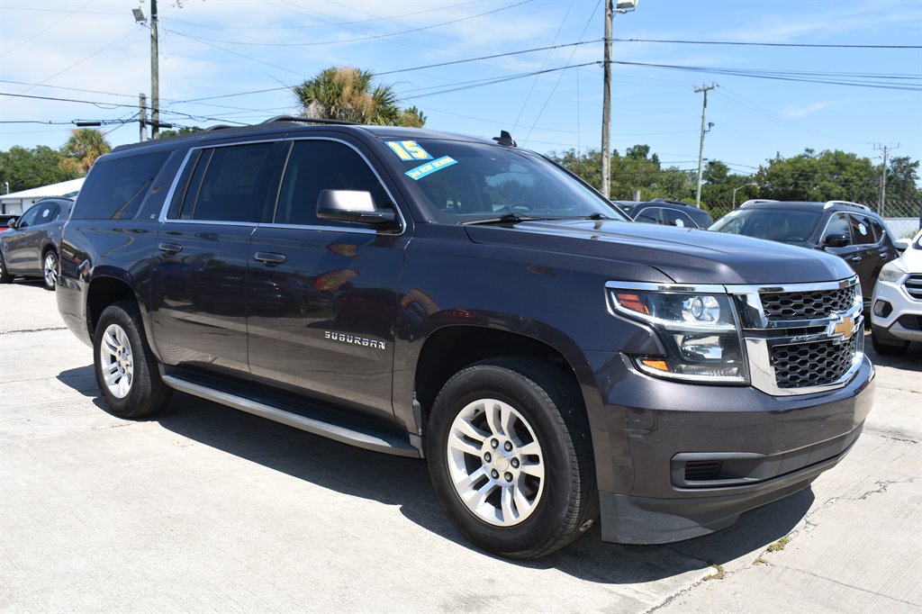 2015 Chevrolet Suburban - $17,495