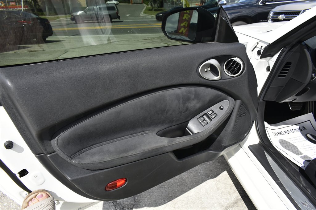 2013 Nissan 370Z - $17,995