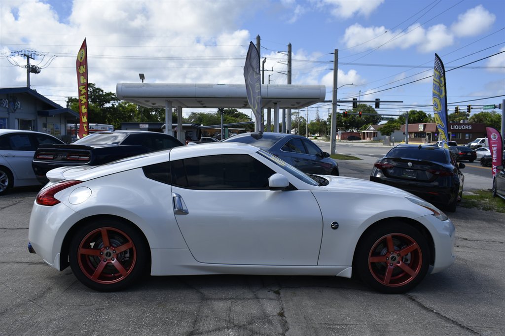 2013 Nissan 370Z - $17,995