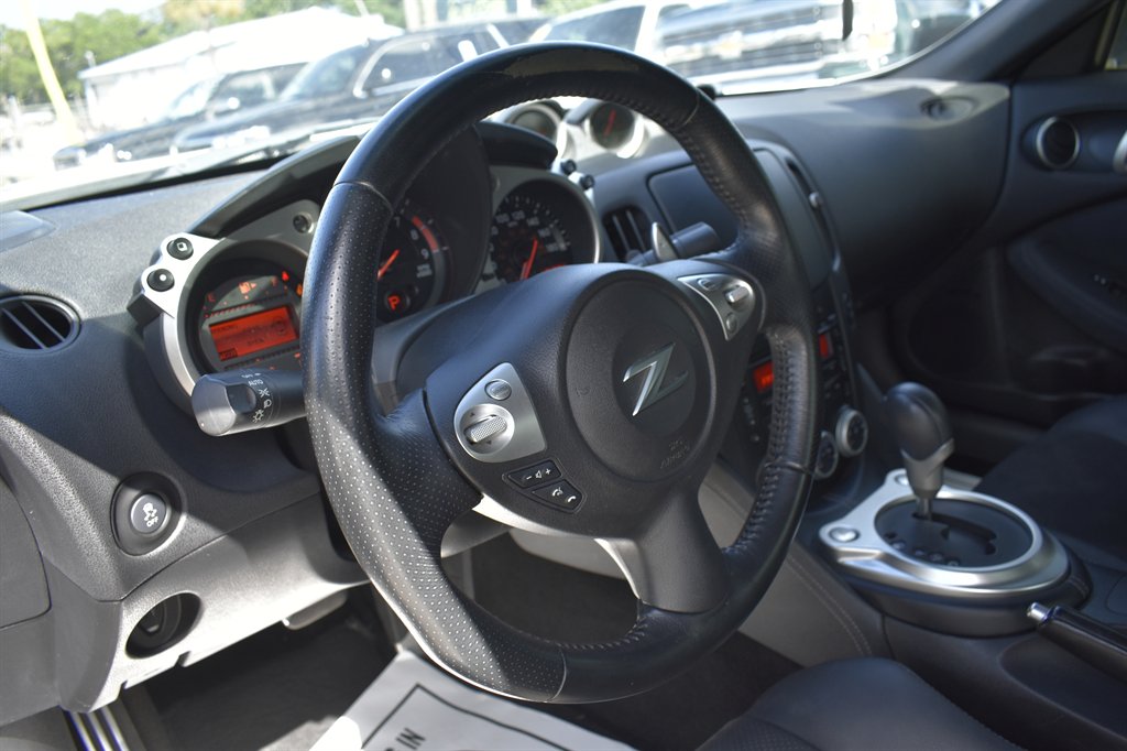 2013 Nissan 370Z - $17,995