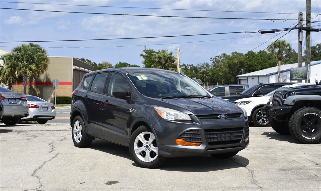 The 2015 Ford Escape S photos