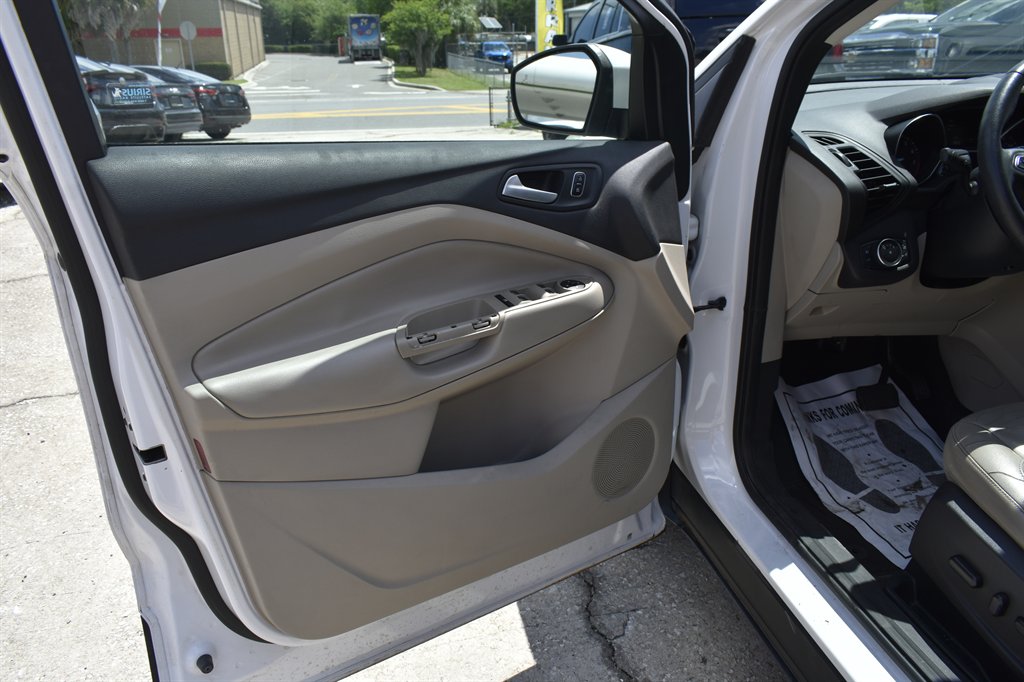 2017 Ford Escape - $9,995