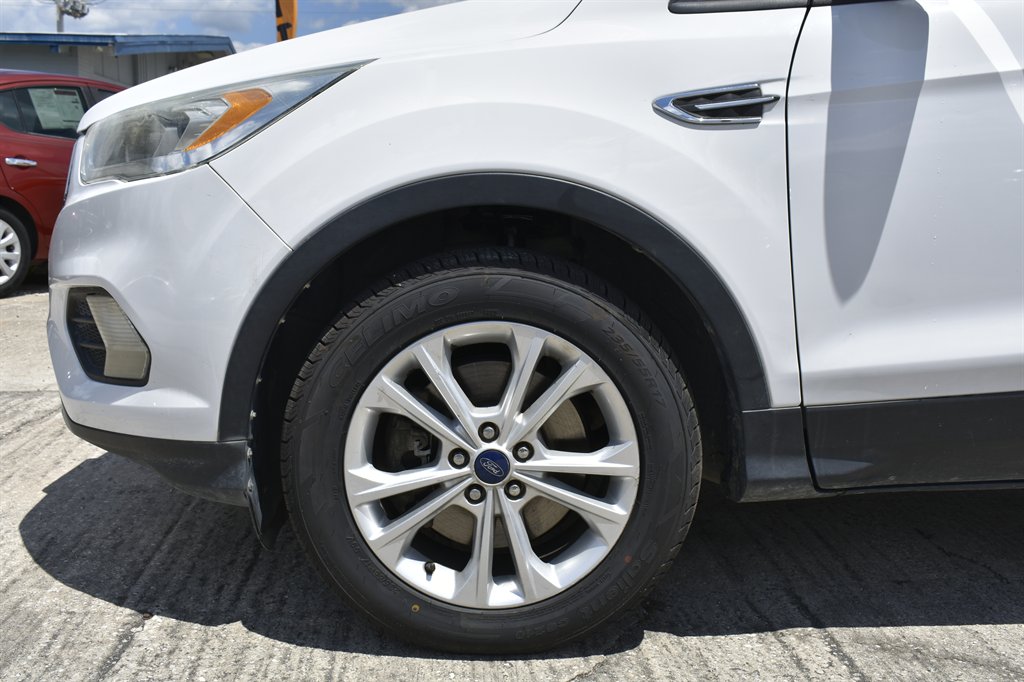 2017 Ford Escape - $9,995