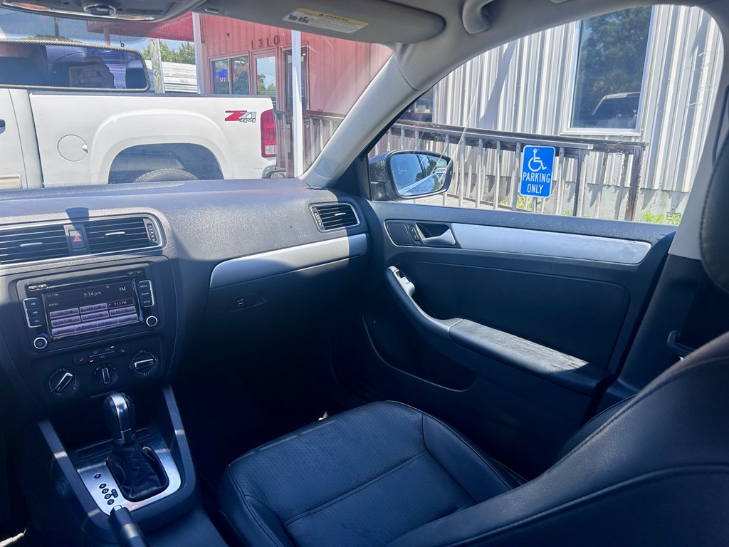 2013 Volkswagen Jetta - $9,995