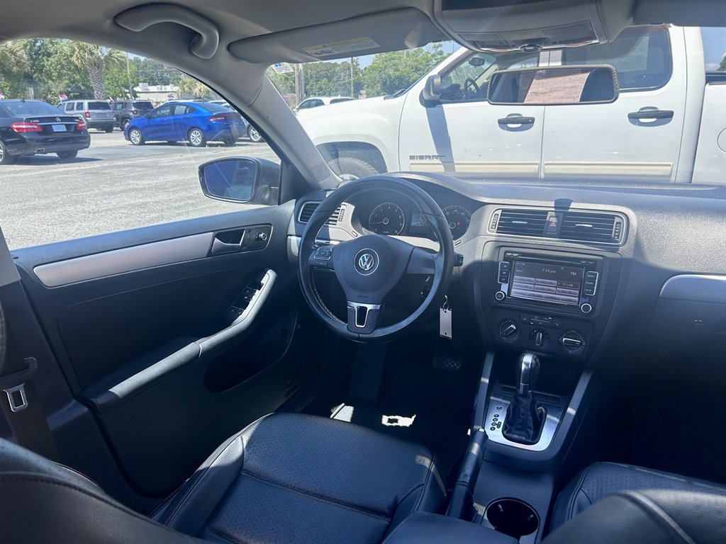 2013 Volkswagen Jetta - $9,995