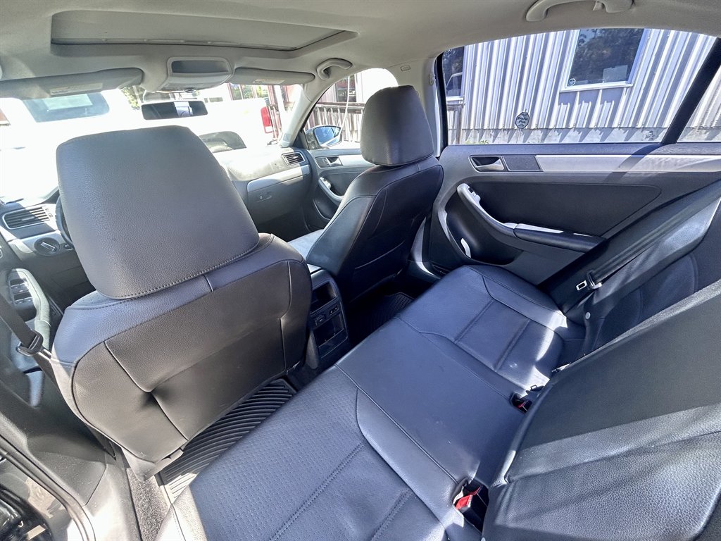 2013 Volkswagen Jetta - $9,995