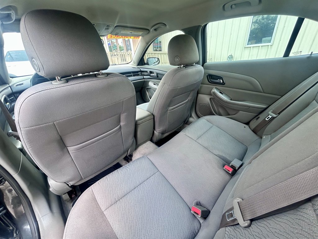 2015 Chevrolet Malibu - $9,995