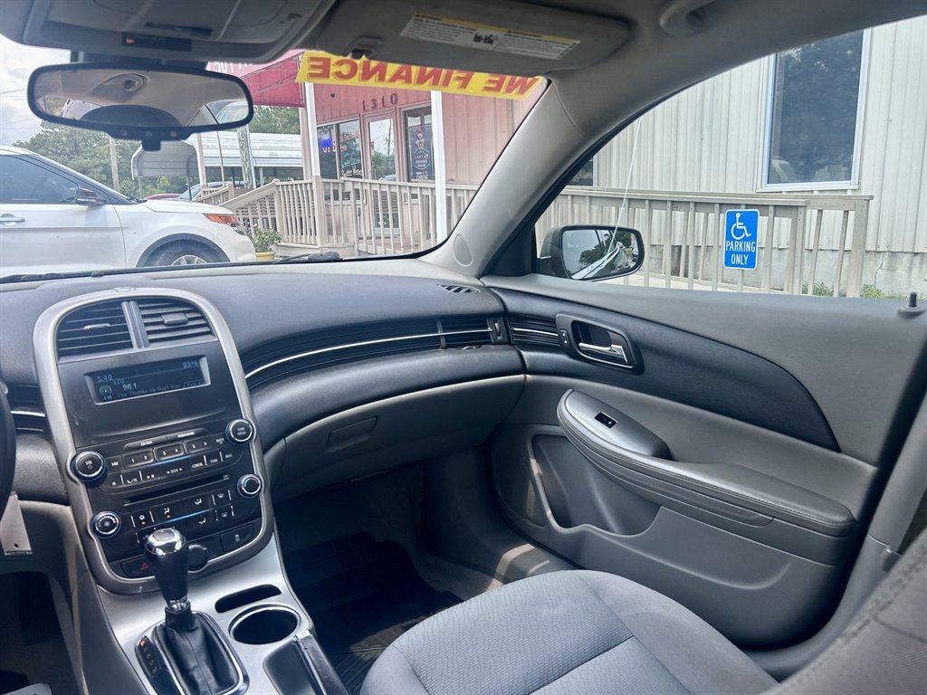 2015 Chevrolet Malibu - $9,995