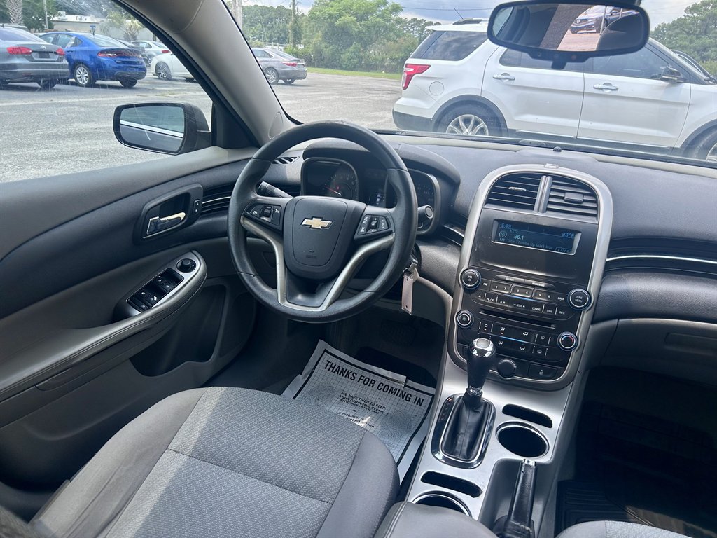 2015 Chevrolet Malibu - $9,995