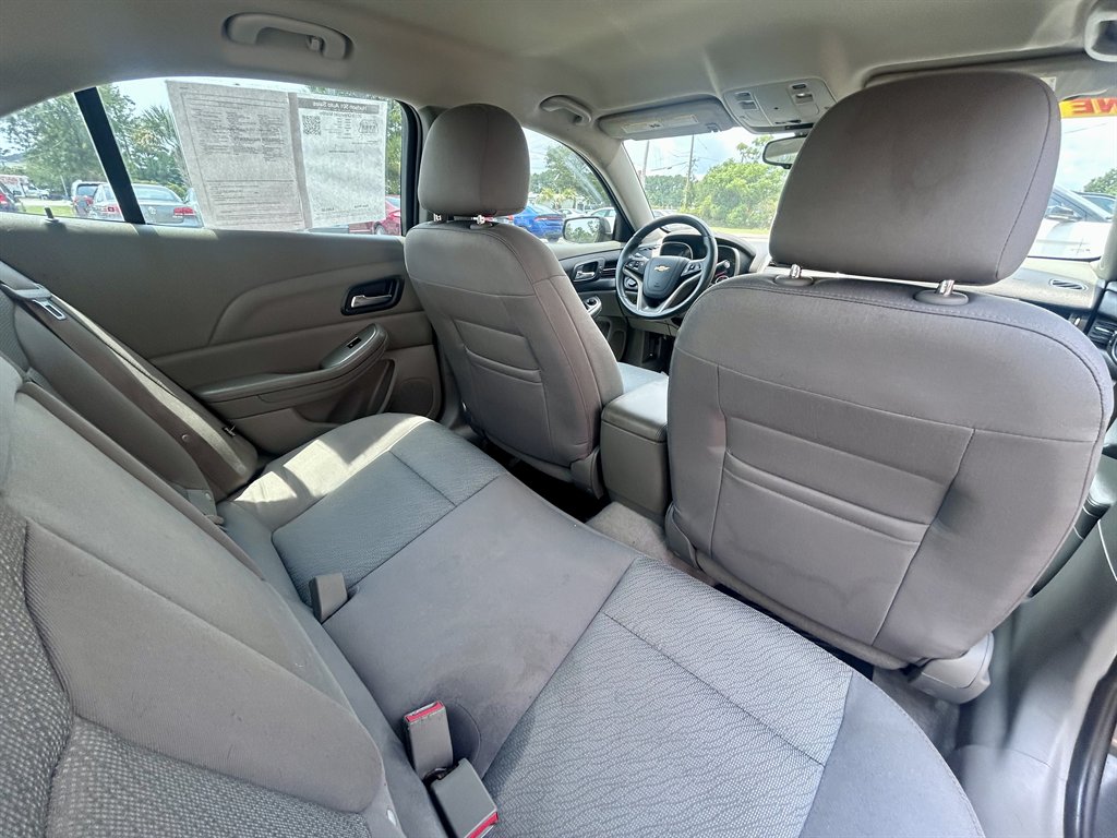 2015 Chevrolet Malibu - $9,995